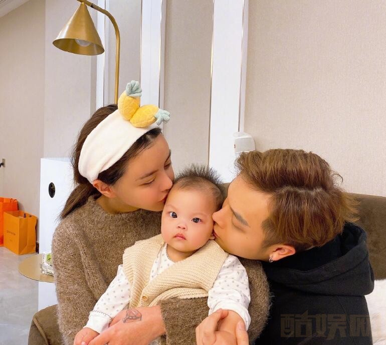 韩安冉个人资料简介 韩安冉和前夫邱斯钿以及女儿合照