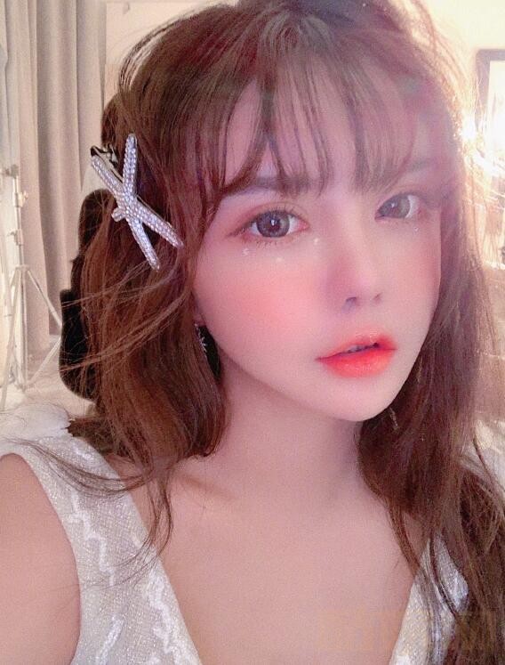 韩安冉美颜自拍照