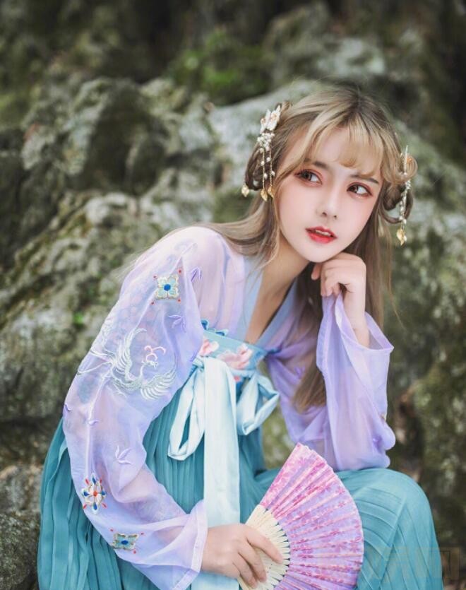 韩安冉个人资料简介 韩安冉汉服写真