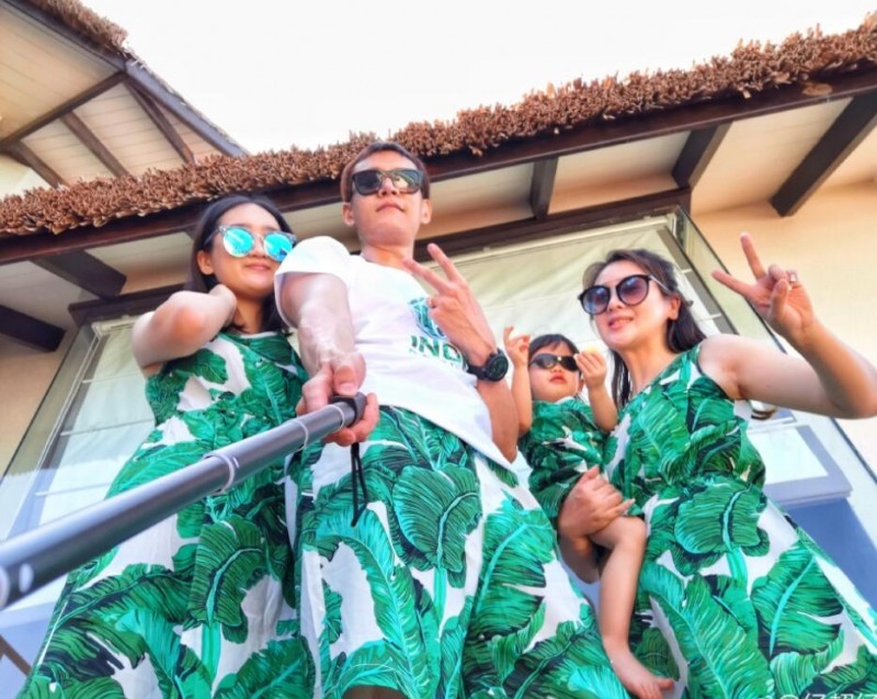 小李琳个人资料简介 小李琳和经超一家四口全家福