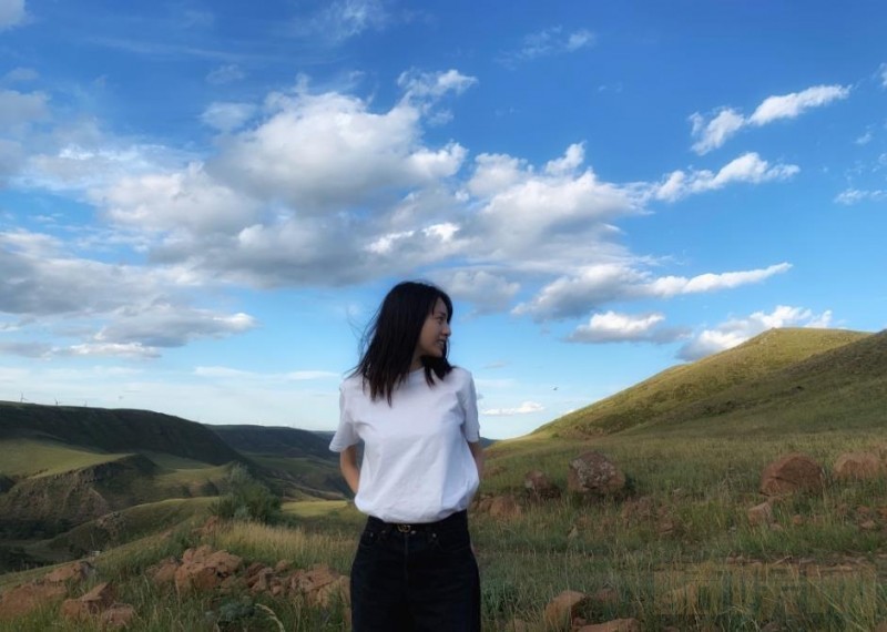 张艺上户外写真