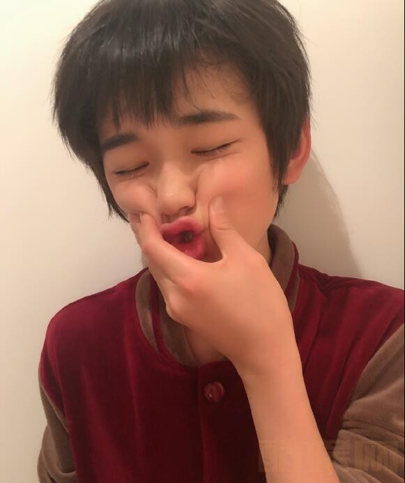 宋亚轩可爱照片