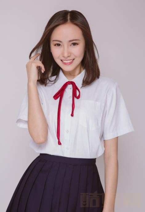 刘馨棋校服写真