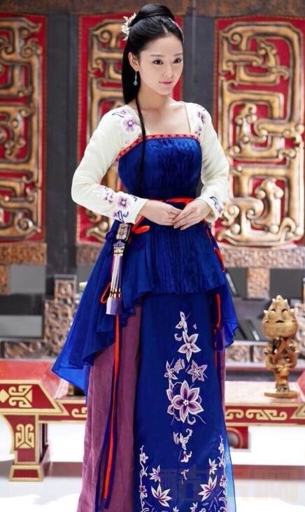 唐妤萌古装剧照