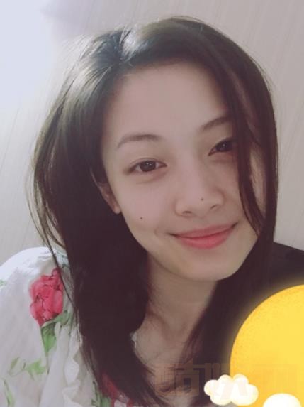 邵芸自拍照