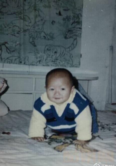 秦亦铭童年照