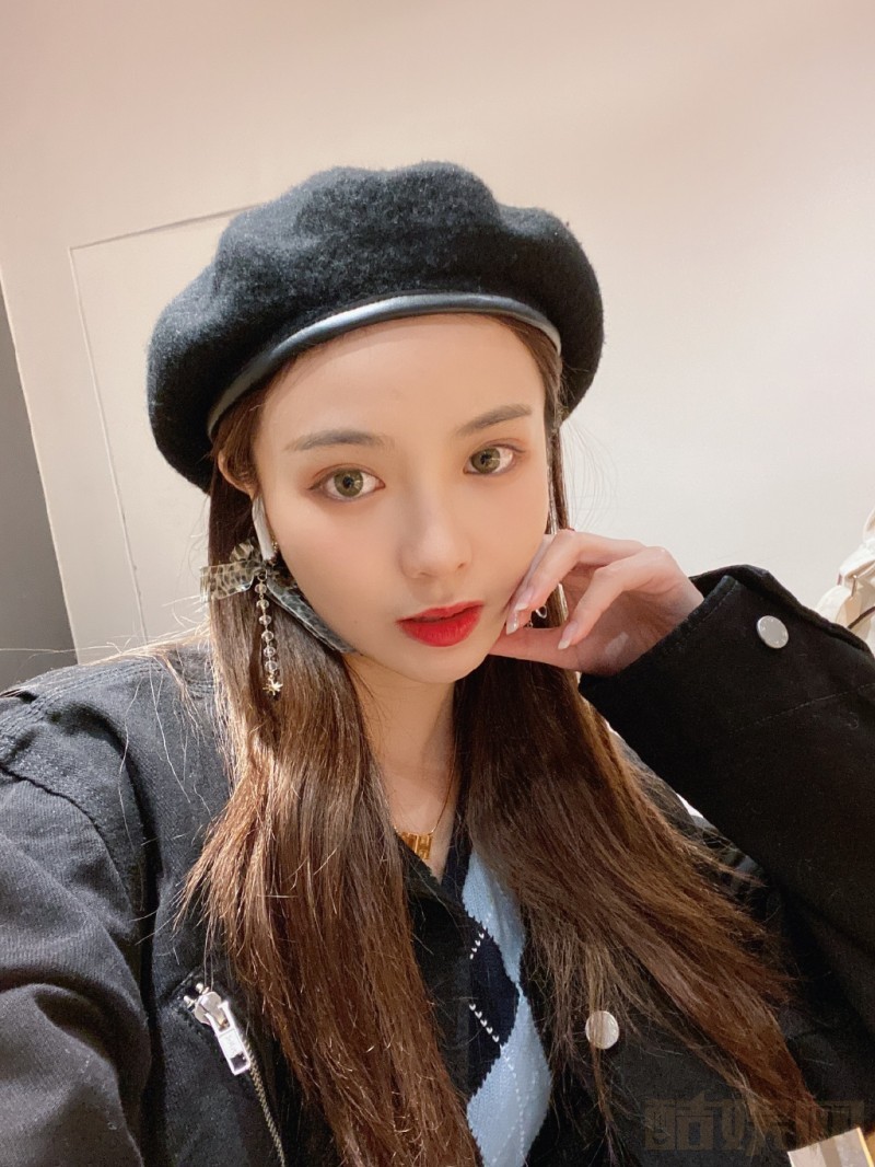 许杨玉琢甜美自拍