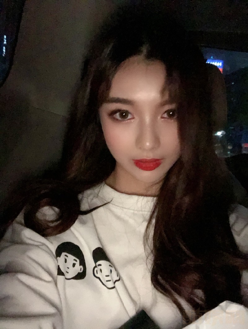 许杨玉琢自拍照