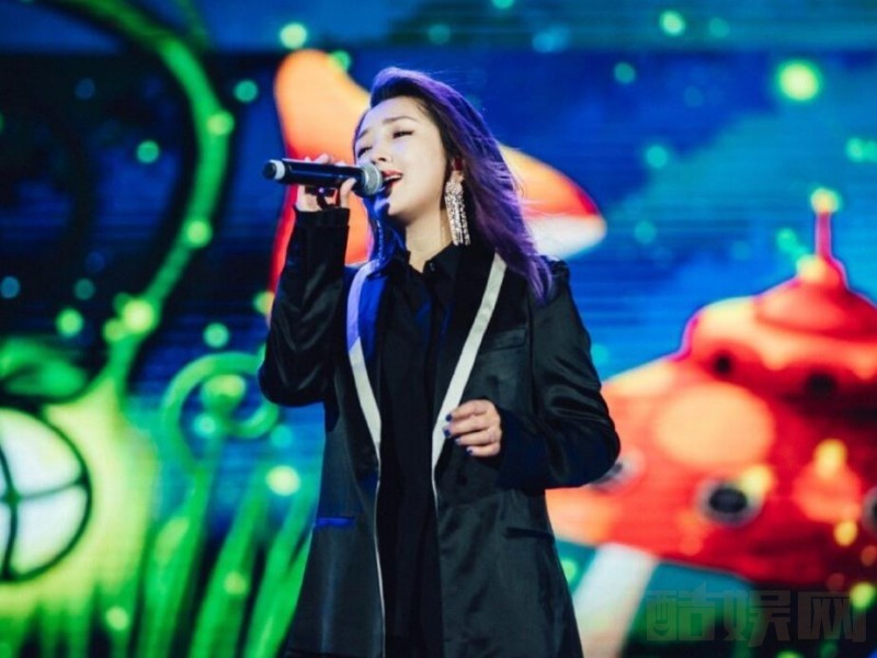 何洁个人资料简介 何洁演唱会照片