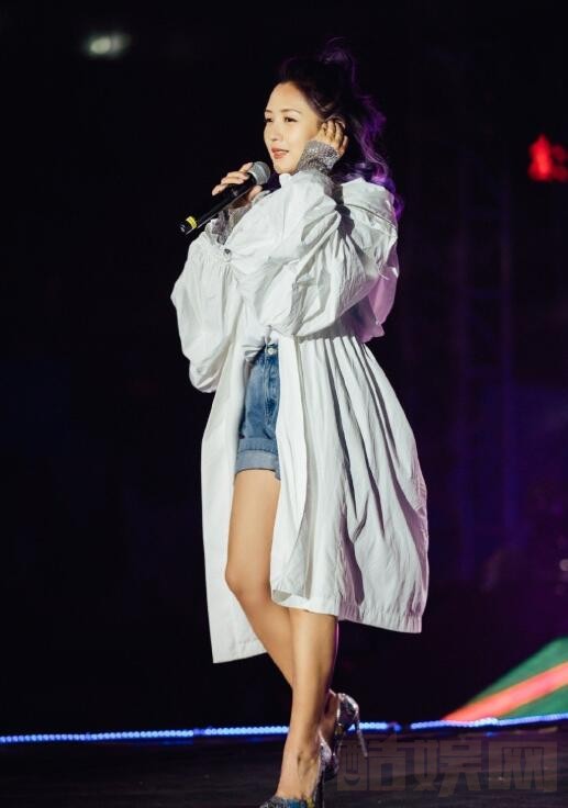 何洁演唱会照片