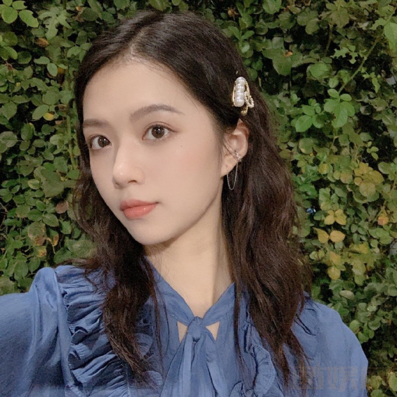 丁可儿自拍照