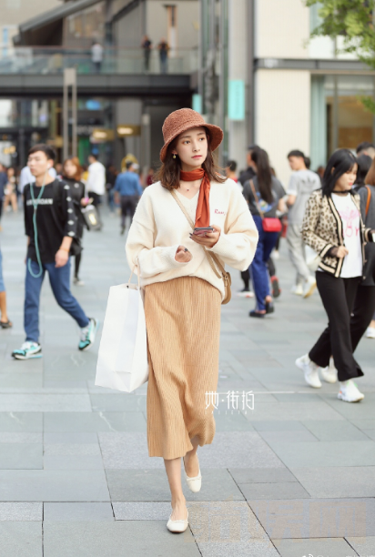 刘亦淳街拍大片