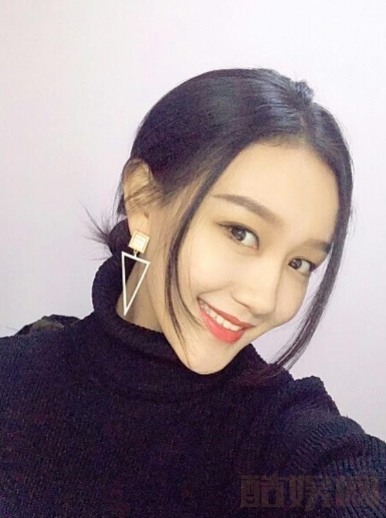 孙溯梦汐甜美自拍照