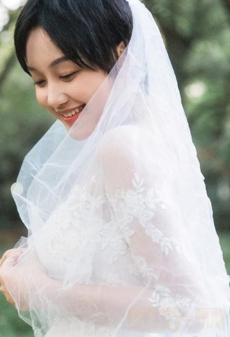 孙溯梦汐婚纱照写真