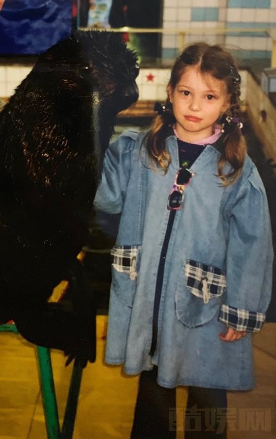 秦妃个人资料简介 秦妃童年照