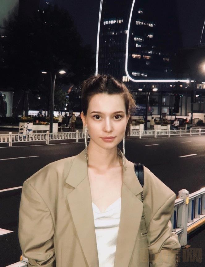 秦妃街拍照写真