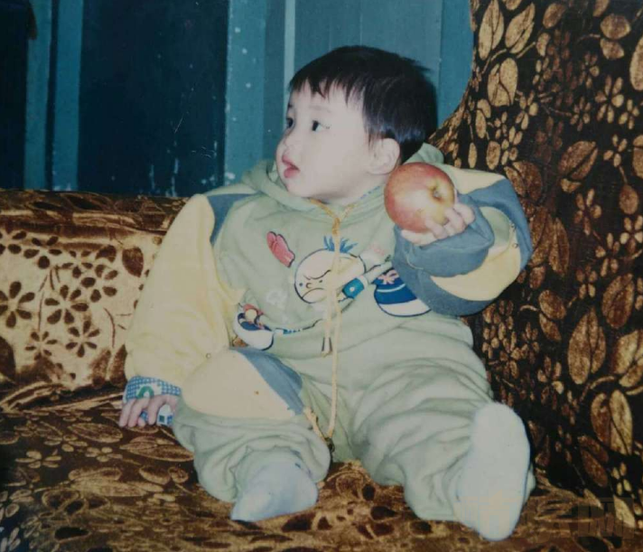 陈鹏万里小时候照片