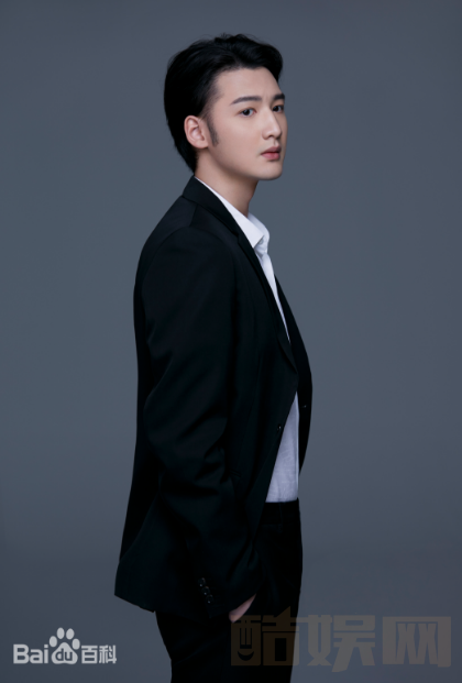 陈鹏万里帅气写真