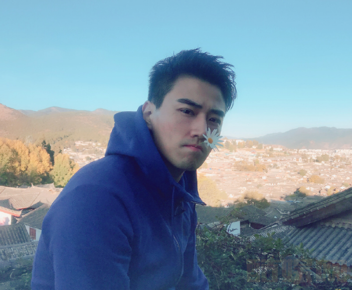 张超人户外街拍照