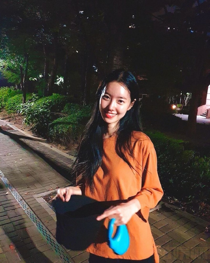 陈世妍街拍照