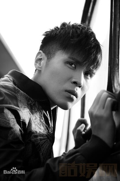 宋撼寰街拍大片