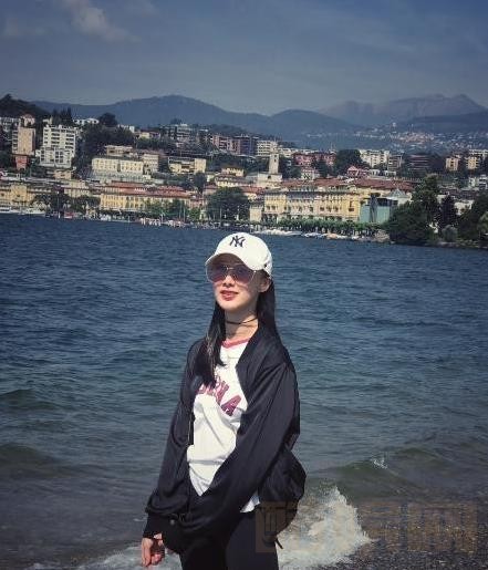 黄露露户外写真