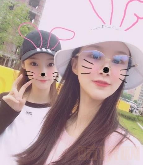 黄露露与人合照