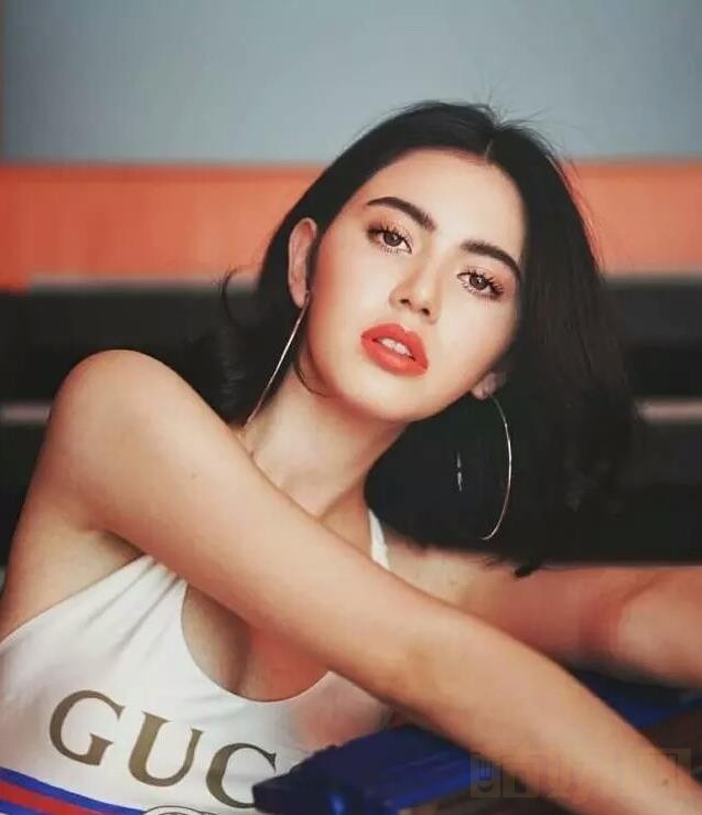 黛薇卡霍内个人资料简介 黛薇卡霍内甜每气质个人写真