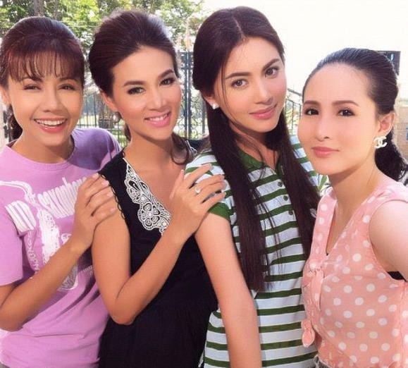 黛薇卡霍内与人合照