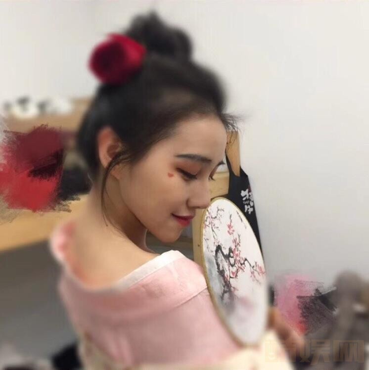 范静祎片场照