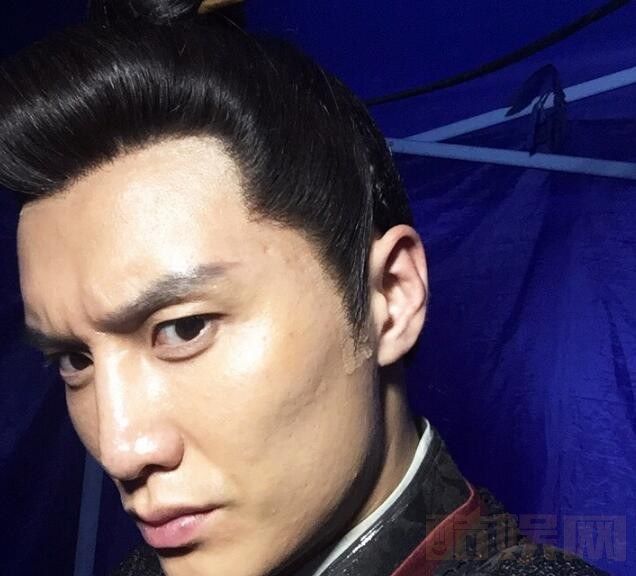 王冠小时候照片