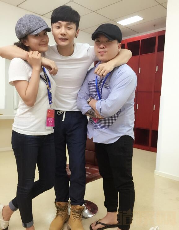 蔡雅同与人合照