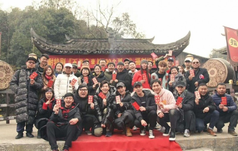 不当皇帝的100个理由片场照
