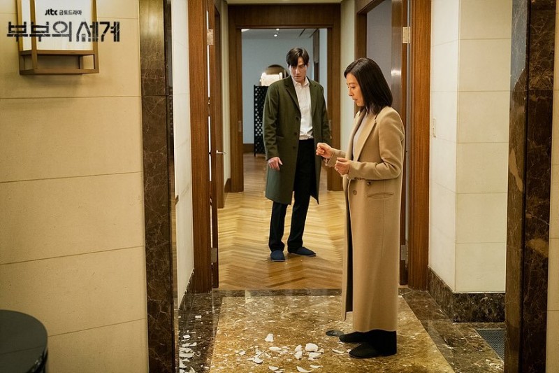 韩剧《夫妻的世界》女主池善雨越来越软弱，你理解这样的三观吗？