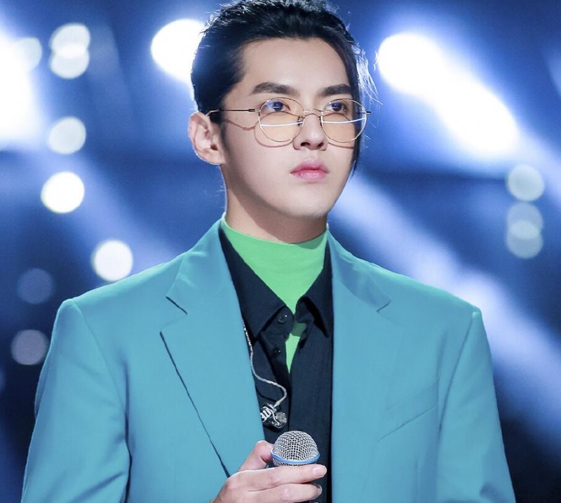 有种&ldquo;神仙友谊&rdquo;叫吴亦凡鹿晗，商量好穿同款鞋子，却不告诉黄子韬