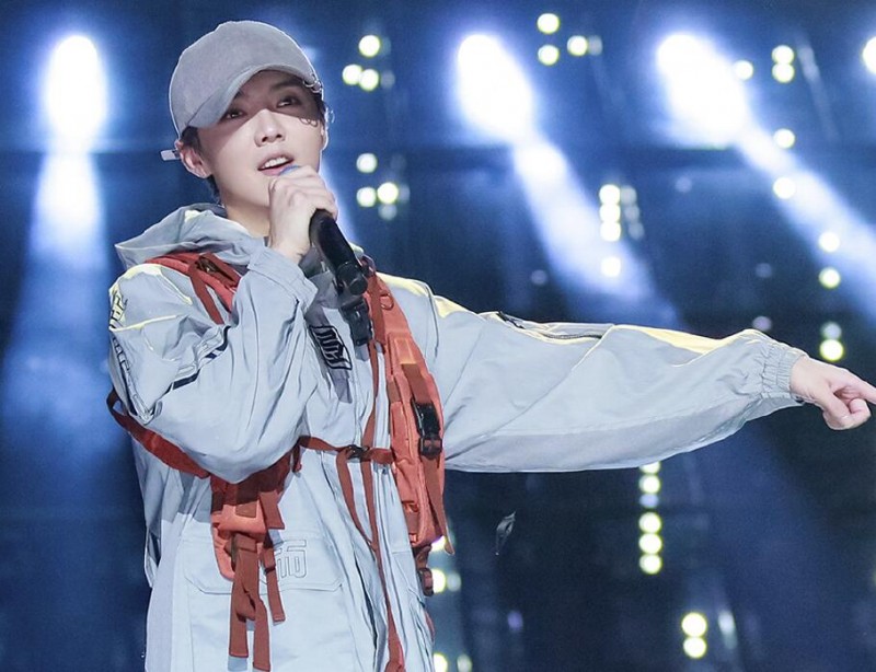 有种&ldquo;神仙友谊&rdquo;叫吴亦凡鹿晗，商量好穿同款鞋子，却不告诉黄子韬