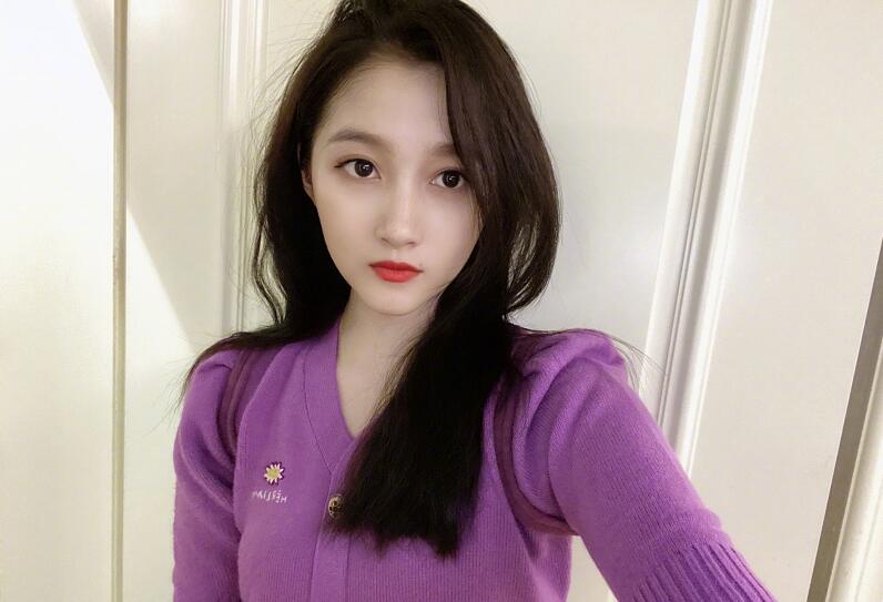 关晓彤现身薇娅直播间，离开十级美颜，真实颜值藏不住了！