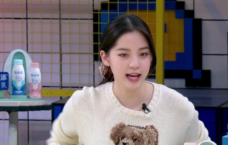 欧阳娜娜做客《拜托了冰箱6》，自曝好友圈有赵丽颖，对姐姐的称呼太霸气了