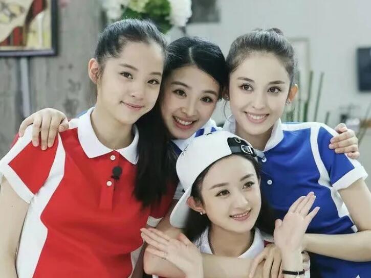 欧阳娜娜做客《拜托了冰箱6》，自曝好友圈有赵丽颖，对姐姐的称呼太霸气了