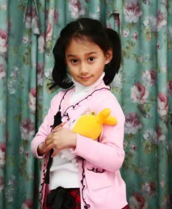 夏梦童年青涩照