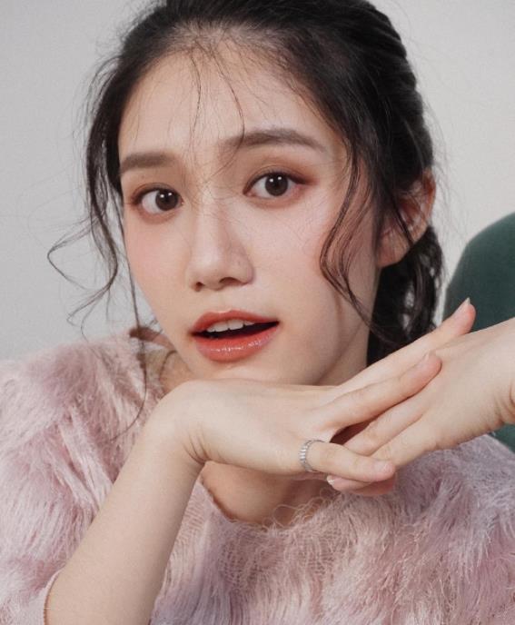 张俐晴个人写真