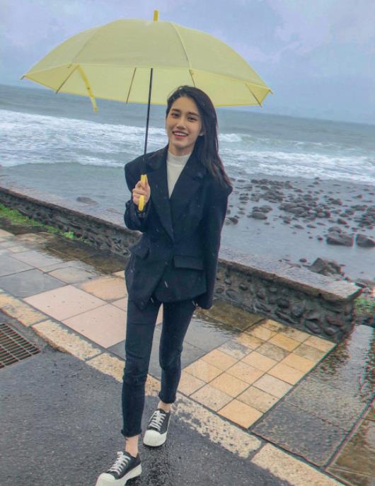 张俐晴户外写真