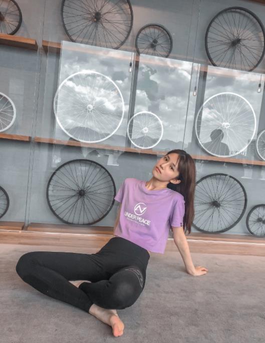 张俐晴运动健身照