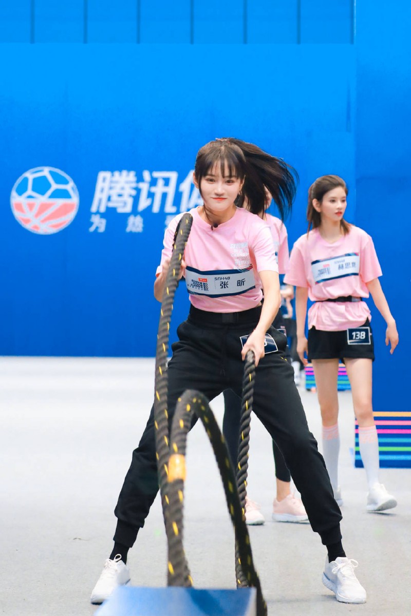 张昕《超新星运动会》综艺节目照