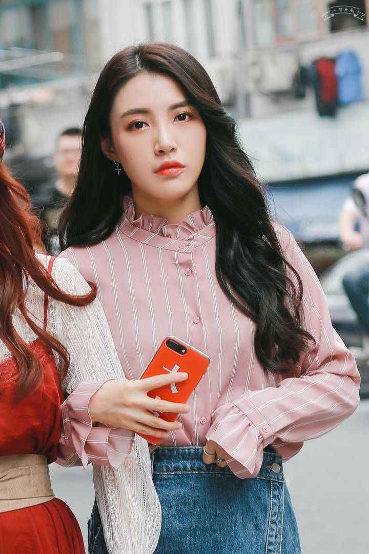 2016年3月,戴萌与snh48成员孙芮,钱蓓婷,袁雨桢一同前往日本,参加腾讯