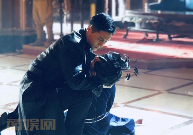 就在今晚九点，&ldquo;张格格&rdquo;和大家在@一直播 不见不散！《一言九鼎》开播啦，聊聊新剧，聊聊&ldquo;张格格&rdquo;@赵芝玉-羊羊 @胡希凡 @演员石小满 @刘硕的石页 @小艾Erin @初鹏旭 @演员刘旭 @演员小刘畅 