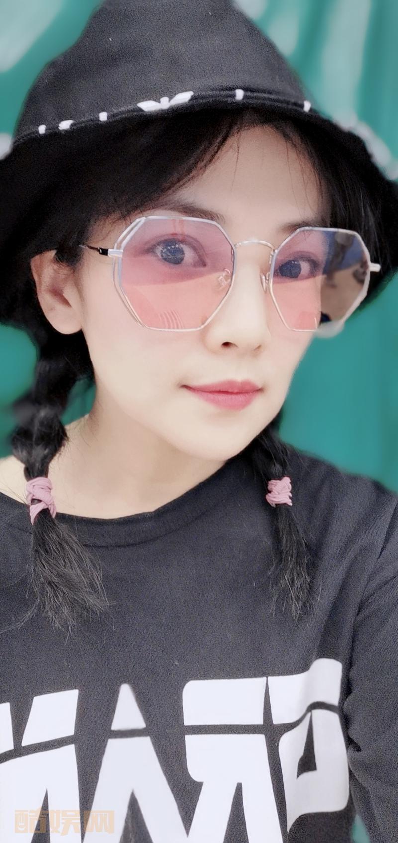 #不潮不出街##随便穿的小心机# 早安美好的一天从粉红色开始##斯琴高丽超话# 