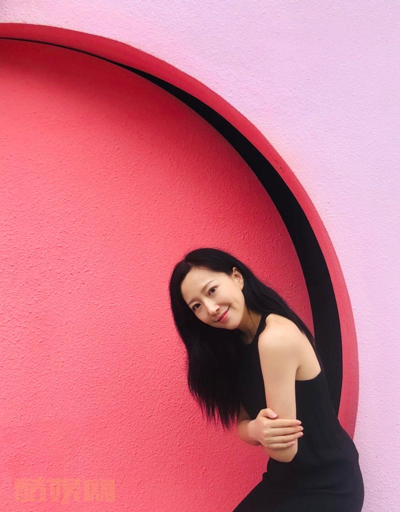 我告诉你我爱你，并不是一定要和你在一起。是希望今后的你，灰心的时候会记得有人喜欢过你。陪你走完了这段路，我将会变成你走过的路。从此，人山人海不再回来。&mdash;&mdash;村上春树 