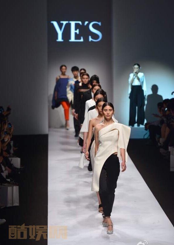 昨天去看了YE&rsquo;S新品发布会 好精彩好浪漫 @叶谦 真的是一个可以瞬间让女生变美的设计师