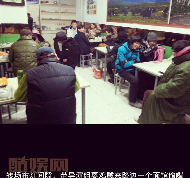 在飘雪的威海我们光腿上阵 在收工的深夜我们靠酒暖身 在赶进度的日子我们拍到清晨 在开机的一刹我们格外较真 一切&hellip;都为了今天的《STB超级教师》移动客户端今日抢先上线 明日全网正式开播 苏老师喜迎各位大神！[转发][转发][转发] 